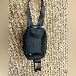 Lululemon belt bag OS